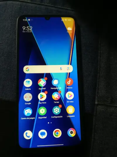Smartphone Xiaomi con pantalla grande y HyperOS - miniatura 2