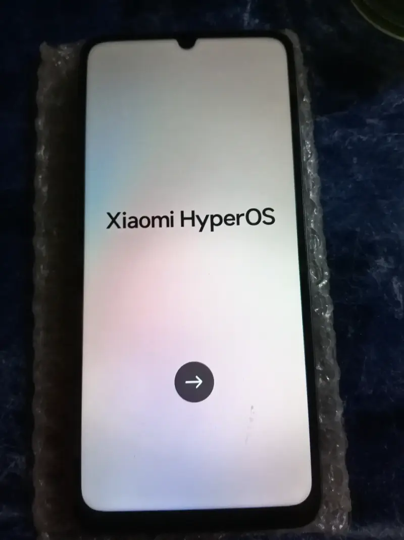 Smartphone Xiaomi con pantalla grande y HyperOS - 3