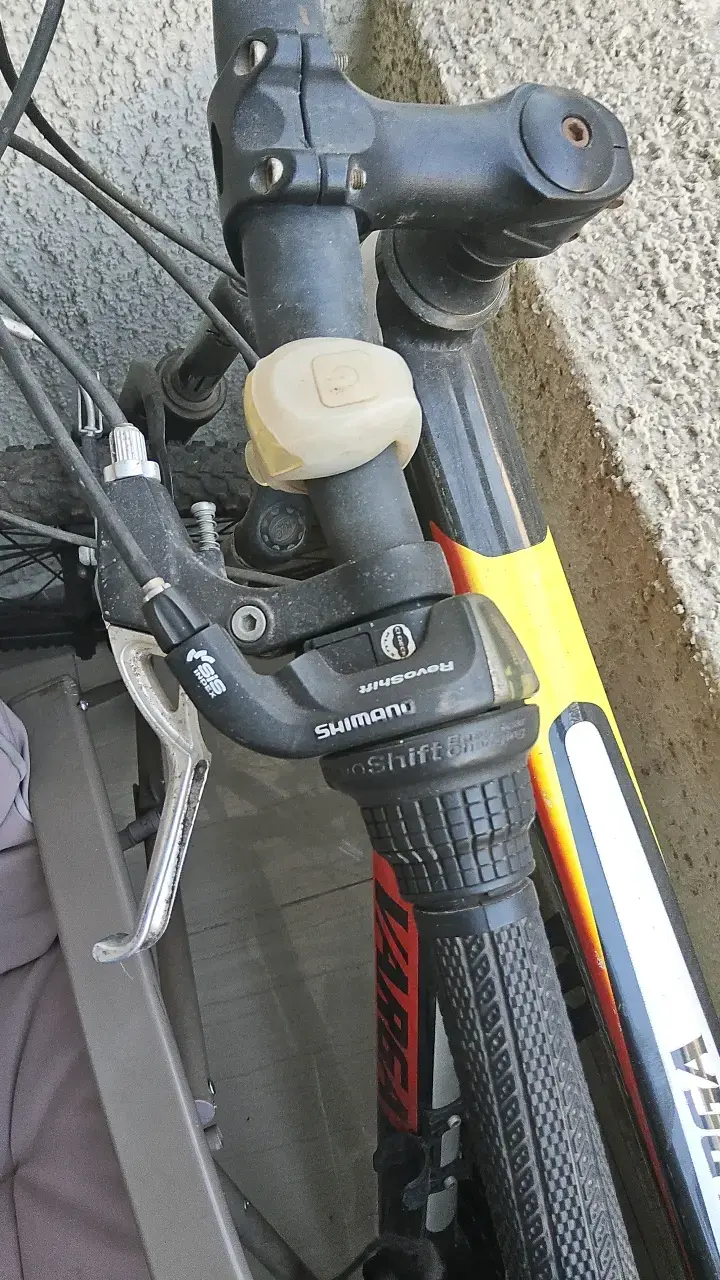 Bicicleta MTB Aro 26 con Cambios Shimano - 2