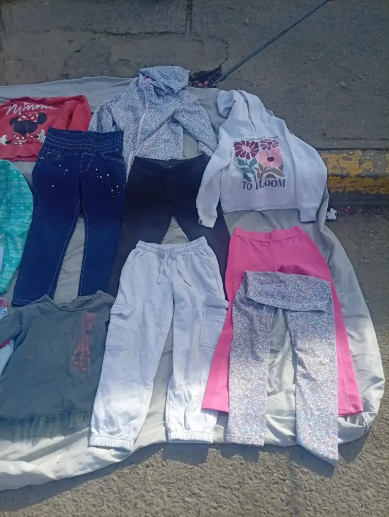 Hola vendo ropa de niña en buen estado 15 prendas - 1