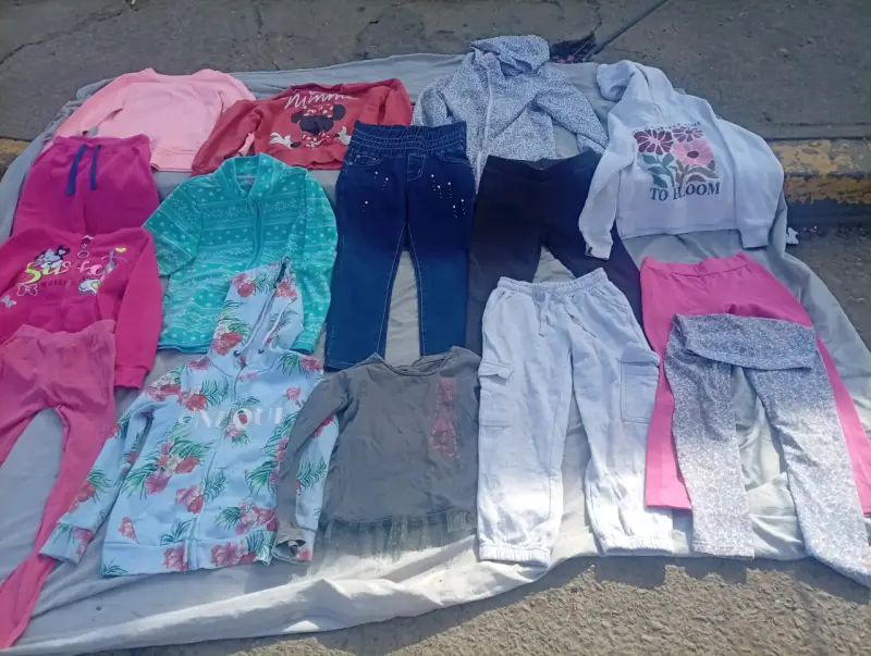 Hola vendo ropa de niña en buen estado 15 prendas - 2