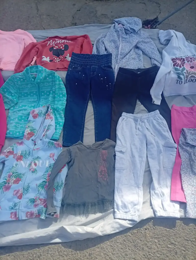 Hola vendo ropa de niña en buen estado 15 prendas - 4