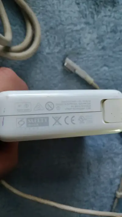 Cargador Apple MagSafe 85W para MacBook - miniatura 4