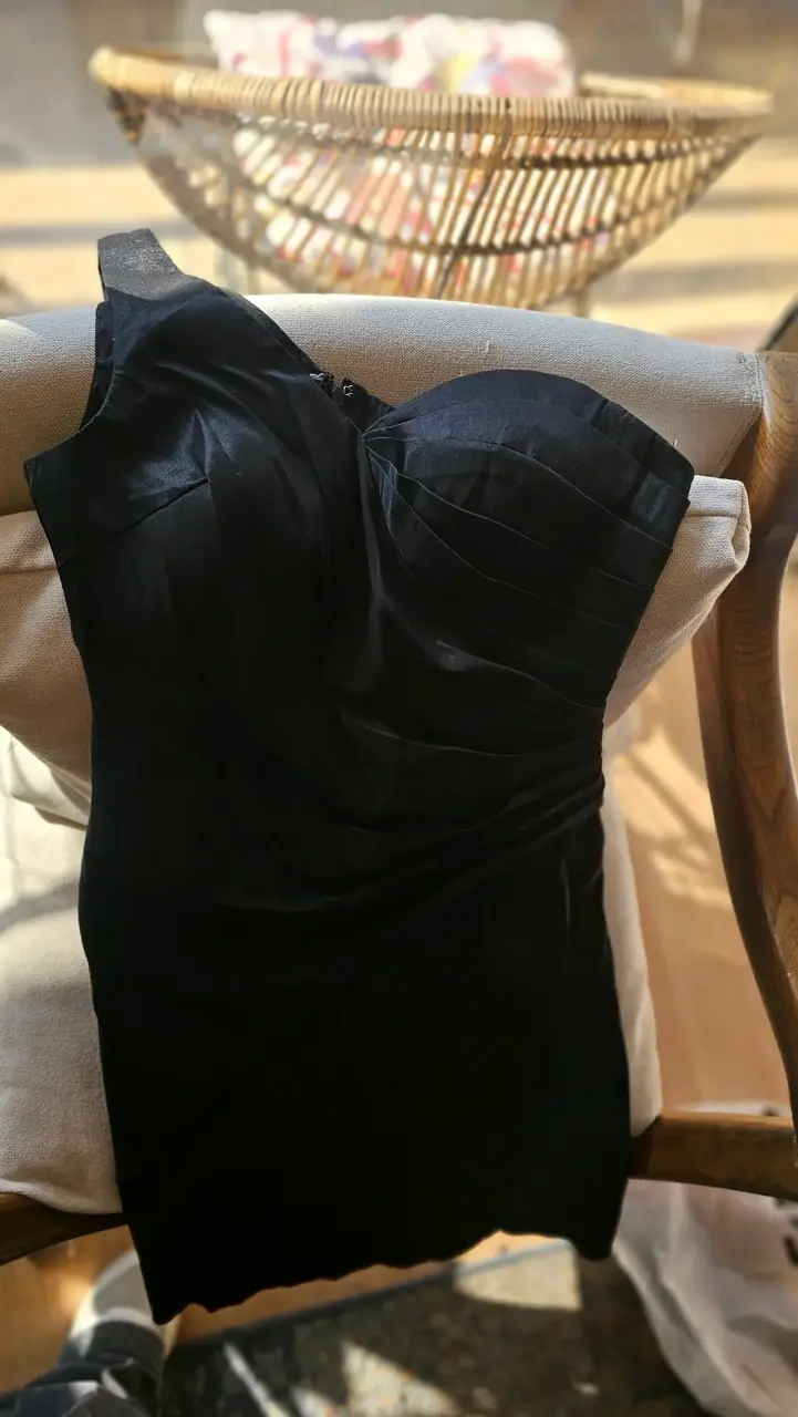 Vestido negro elegante para fiesta - 1
