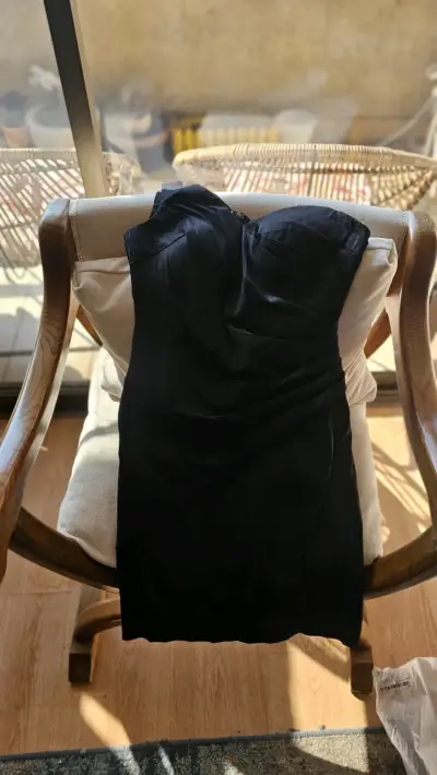 Vestido negro elegante para fiesta - miniatura 2