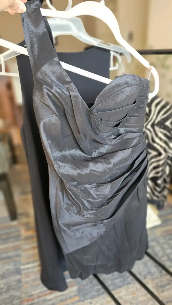 Vestido negro elegante para fiesta - 4
