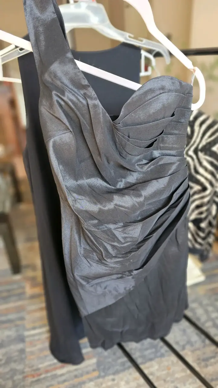 Vestido negro elegante para fiesta - 5