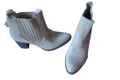 Botines de gamuza beige con tacón - miniatura 3