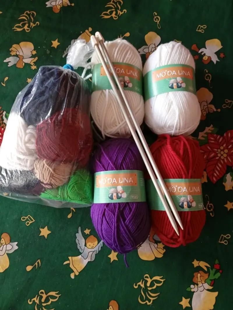 Set de lanas Moda Lina con agujas de tejer