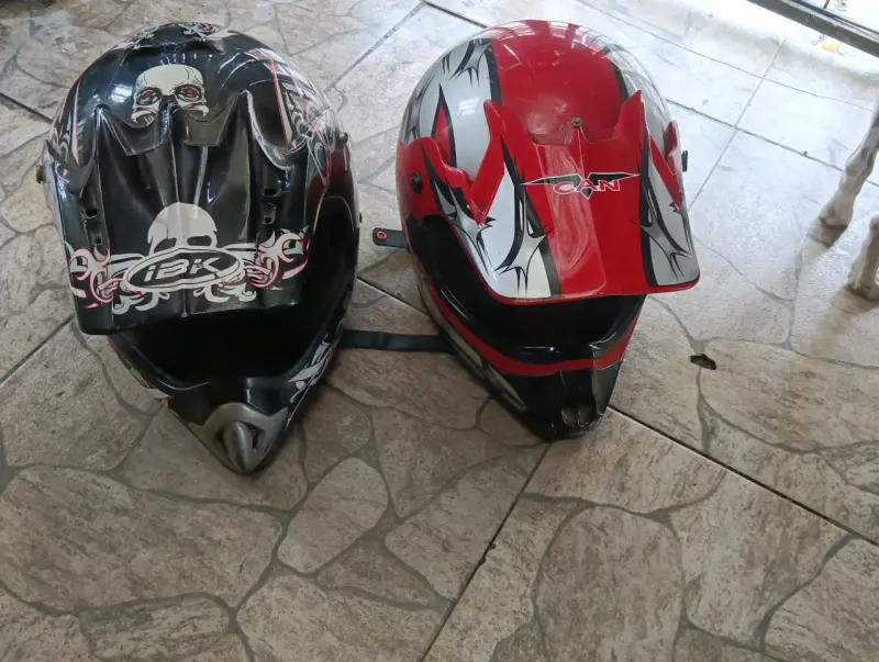 Cascos de moto IBK y CAN con diseño gráfico - 2