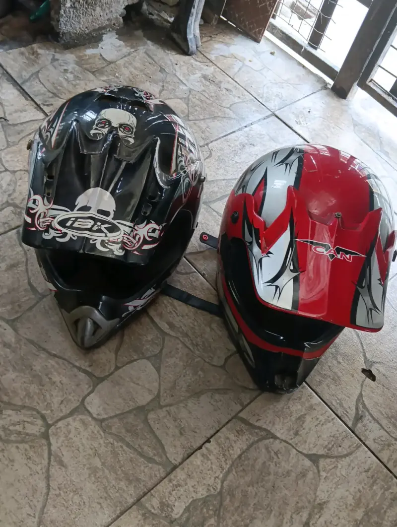 Cascos de moto IBK y CAN con diseño gráfico - 3