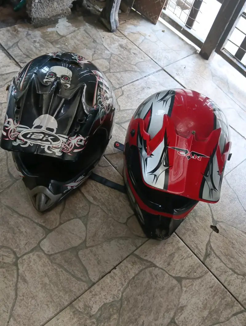 Cascos de moto IBK y CAN con diseño gráfico - 4