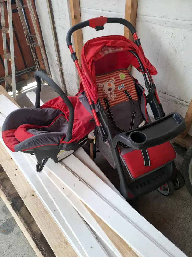 Coche de bebé rojo con portabebés - 2