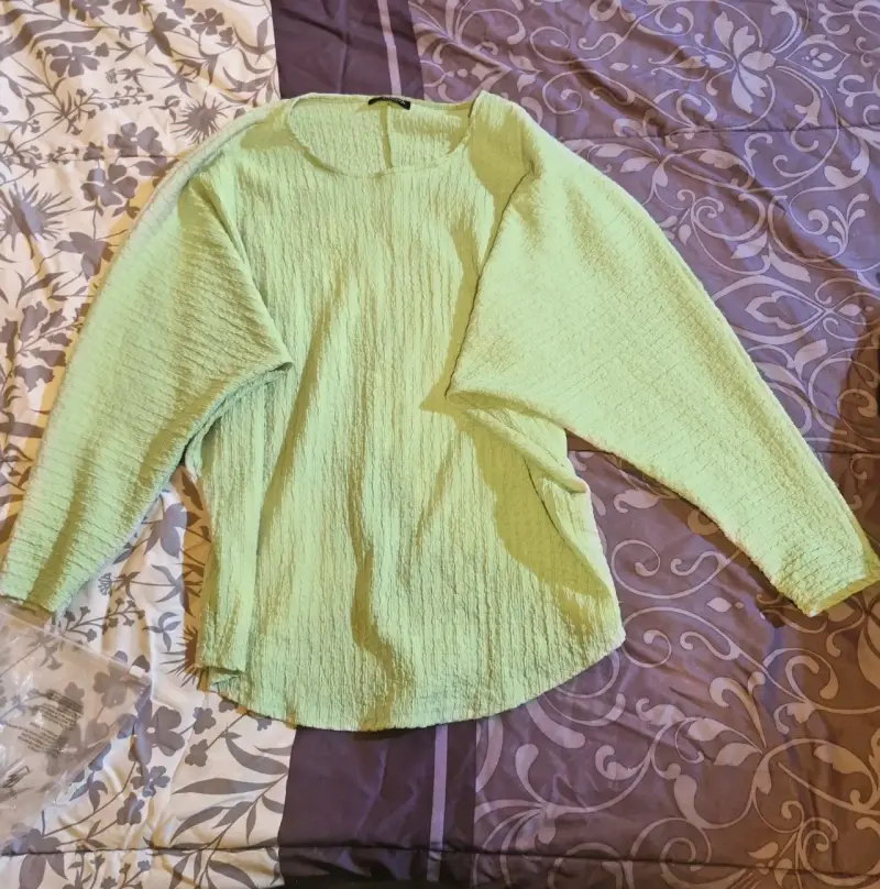 Blusa verde lima manga murciélago - 2