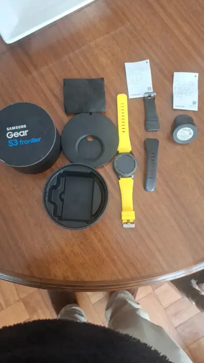Reloj inteligente Samsung Gear S3 Frontier con correa amarilla - miniatura 2