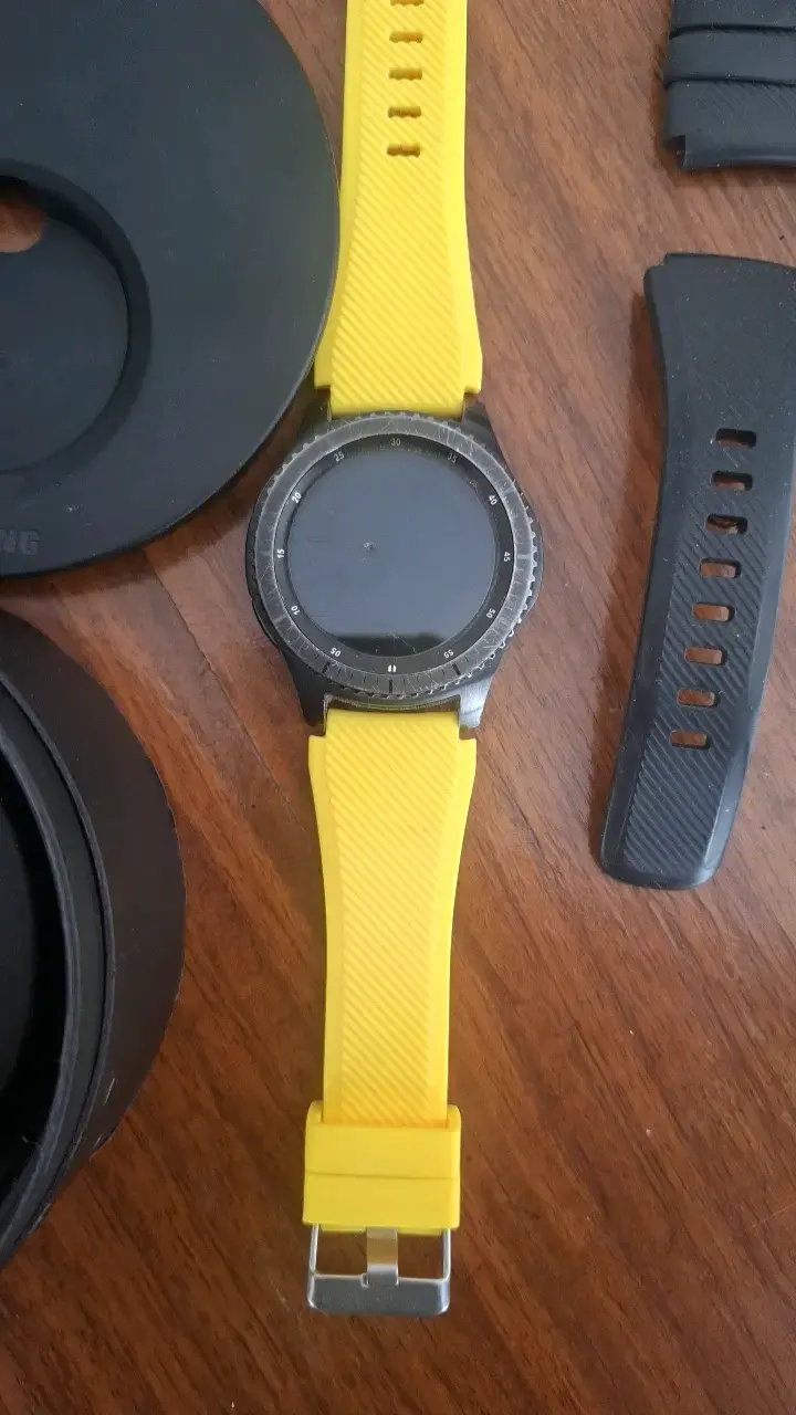 Reloj inteligente Samsung Gear S3 Frontier con correa amarilla - 3