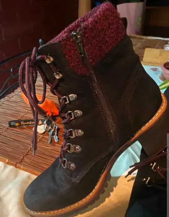 Botas de invierno negras con forro burdeos - 2