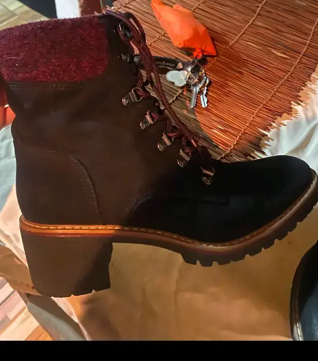 Botas de invierno negras con forro burdeos - 4