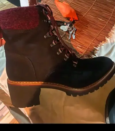 Botas de invierno negras con forro burdeos - miniatura 4