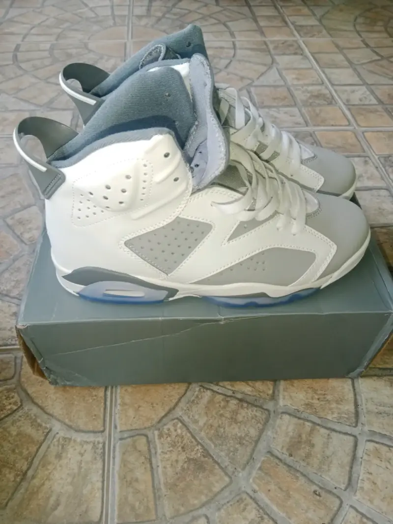 Zapatillas deportivas Air Jordan grises y blancas - 3
