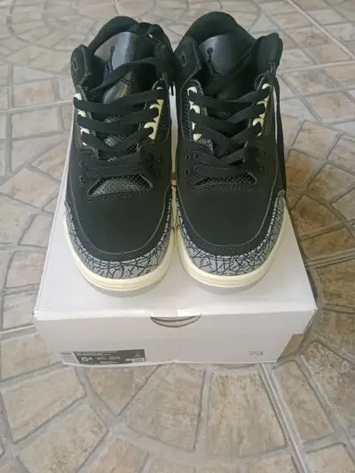 Zapatillas deportivas negras con diseño exclusivo - miniatura 2
