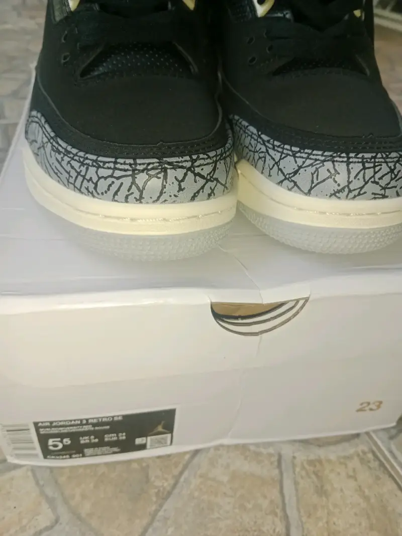 Zapatillas deportivas negras con diseño exclusivo - 3