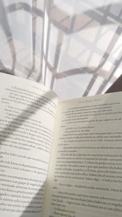 Libro 'Ciudad Medialuna' de Sarah J. Maas - miniatura 2
