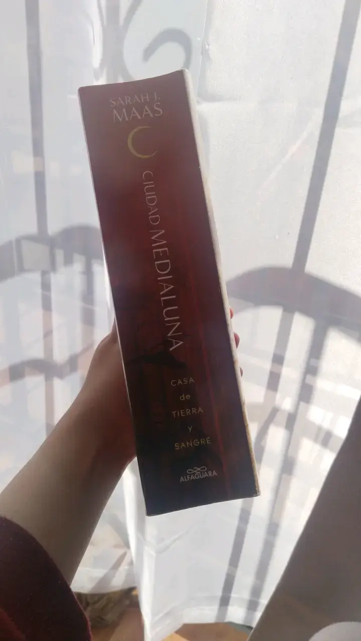 Libro 'Ciudad Medialuna' de Sarah J. Maas - 4