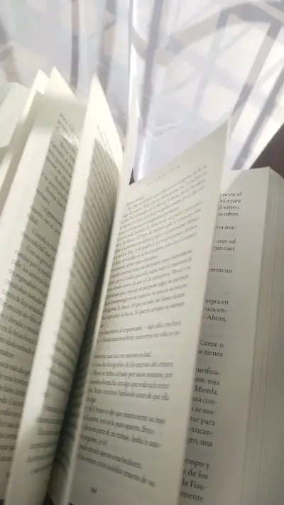 Libro 'Ciudad Medialuna' de Sarah J. Maas - miniatura 6
