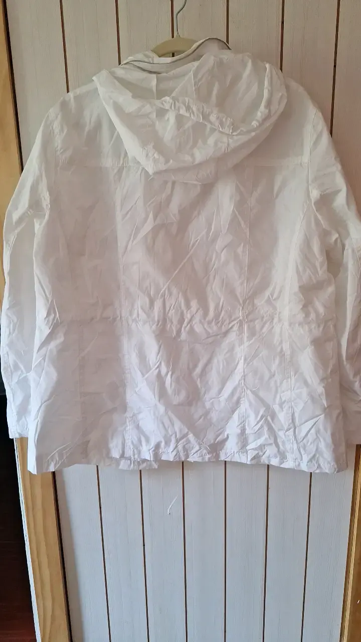 Chaqueta blanca con capucha para mujer - 2