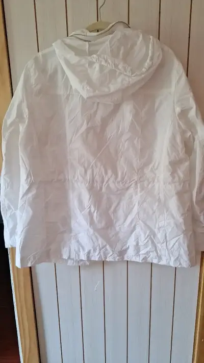 Chaqueta blanca con capucha para mujer - miniatura 2