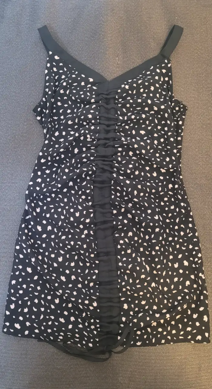 Vestido corto estampado negro y blanco - 1