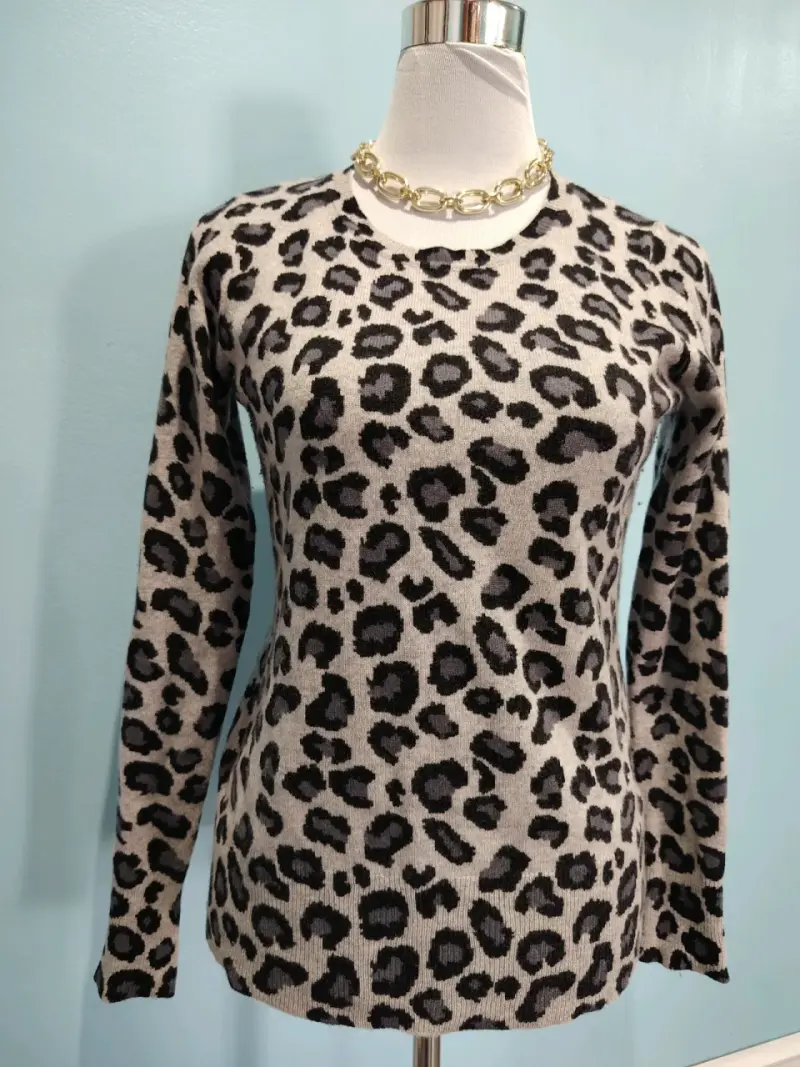 Suéter de100% cachemira con estampado de leopardo - 1