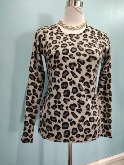 Suéter de100% cachemira con estampado de leopardo - miniatura 2