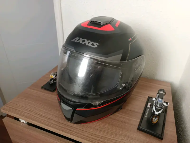 Casco de moto Axxis negro con visor