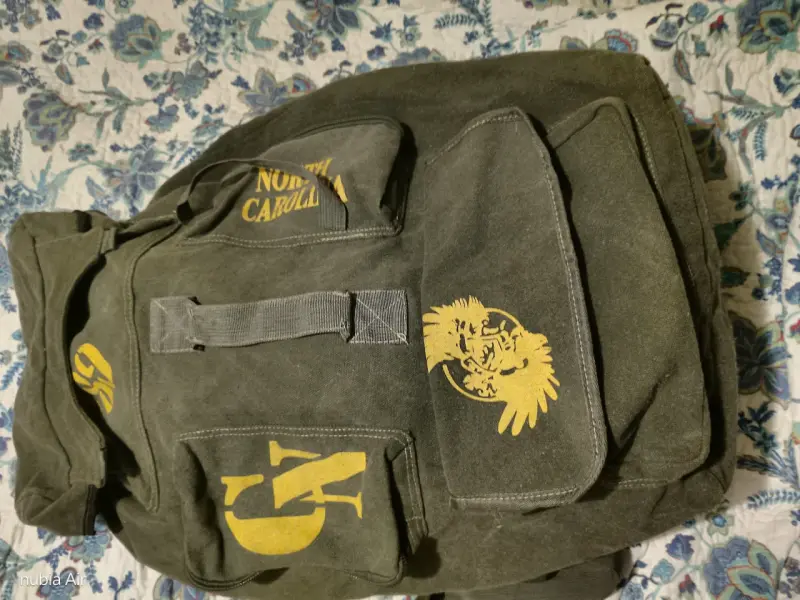 Mochila verde estilo militar con diseño North Carolina - 1