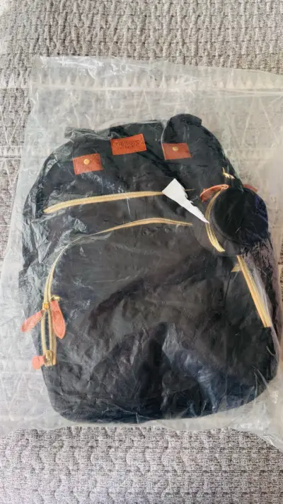 Mochila negra Sunshine con bolsillos múltiples - miniatura 2