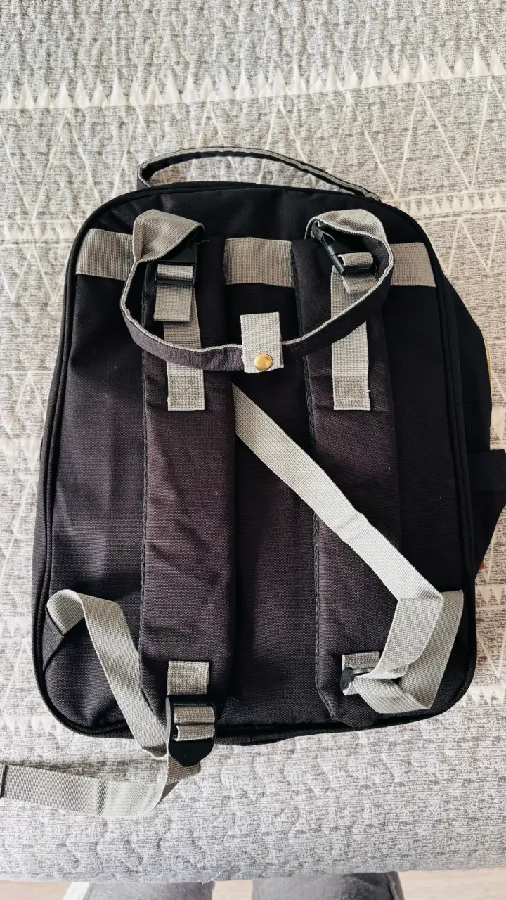 Mochila negra Sunshine con bolsillos múltiples - 3