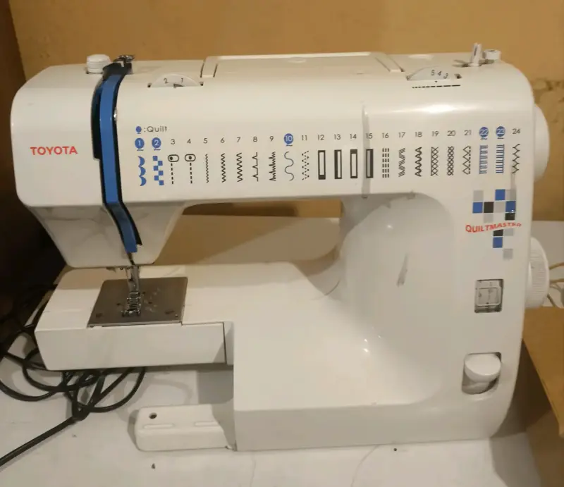 Máquina de Coser Toyota Quiltmaster con Puntadas Variadas - 2