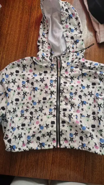 Chaqueta con capucha estampada para niña - miniatura 1
