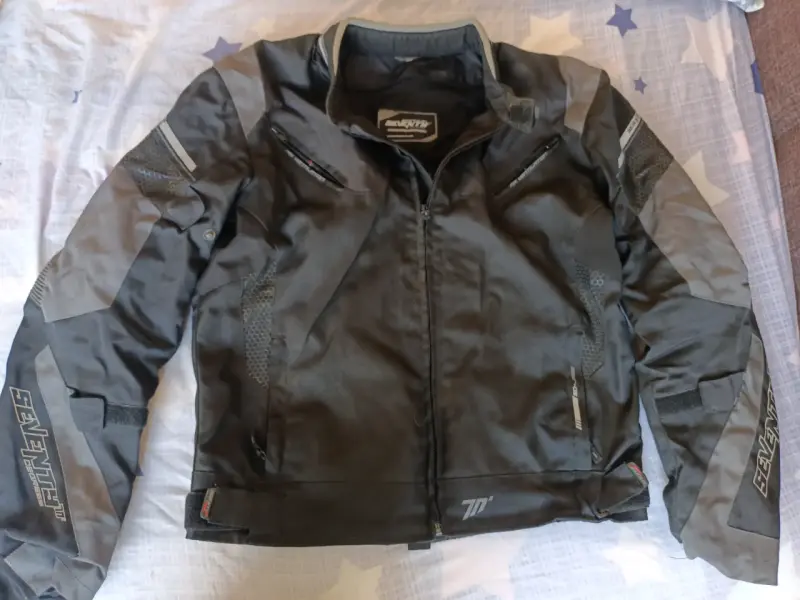 Chaqueta de moto Seventy Degrees negra