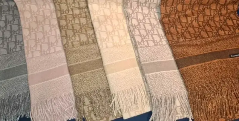 Bufandas de lana con diseño elegante - 1