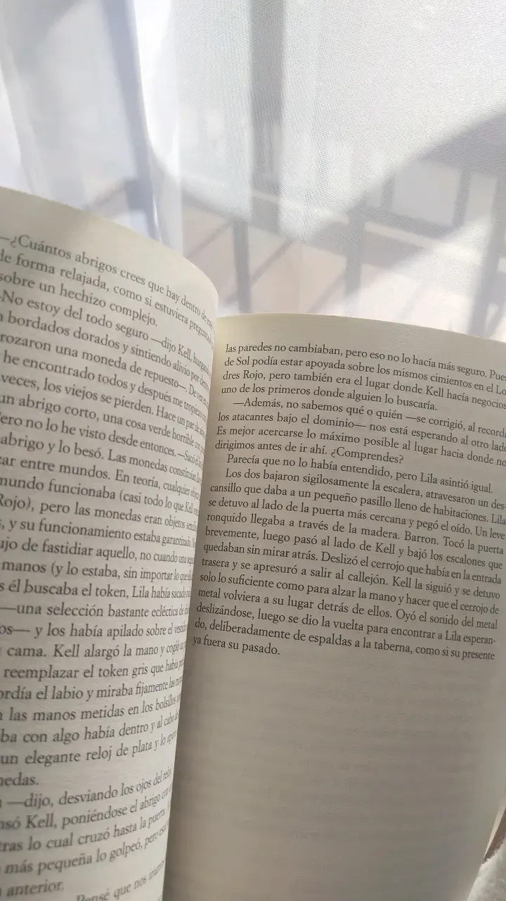Libro Una Magia Más Oscura de V.E. Schwab - 2