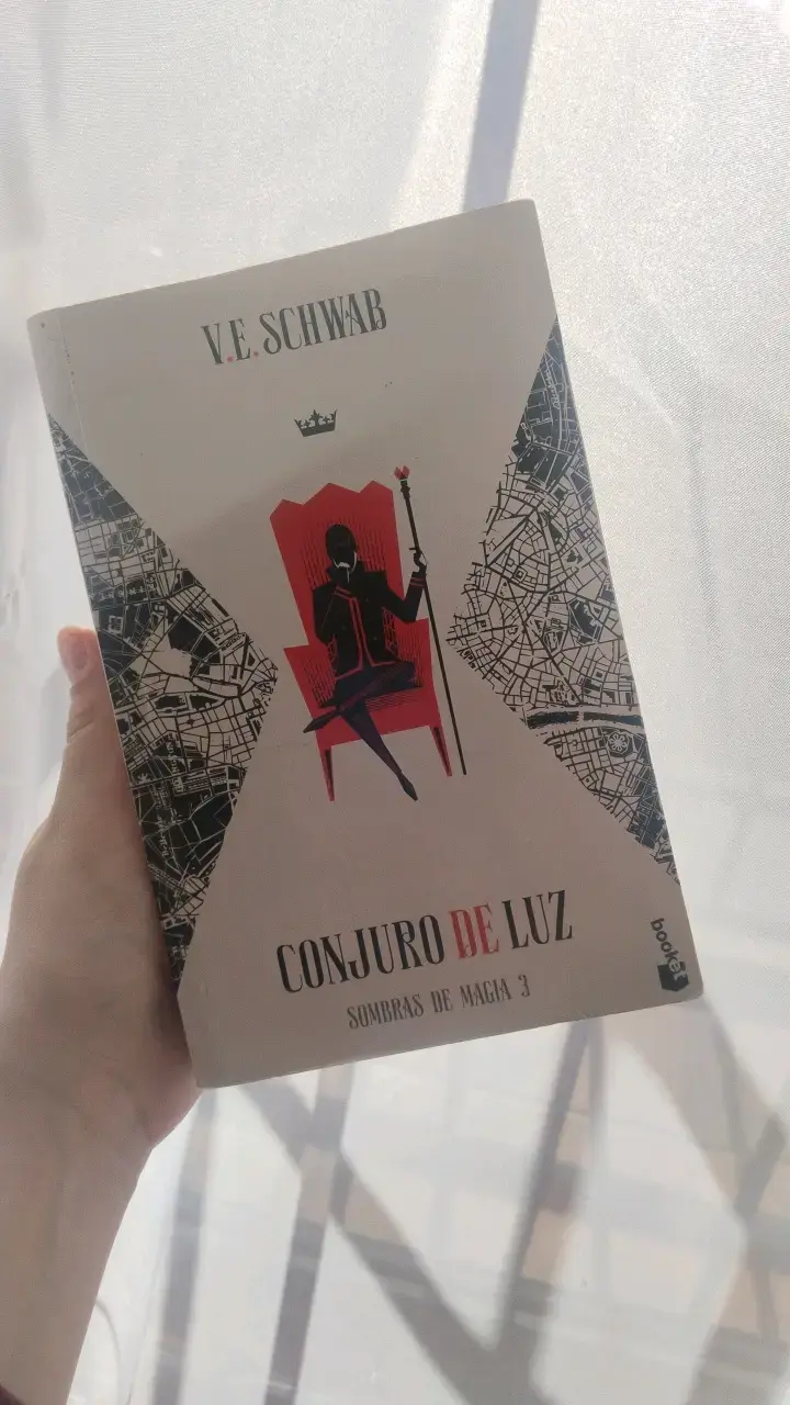 Libro Conjuro de Luz de V.E. Schwab - 1