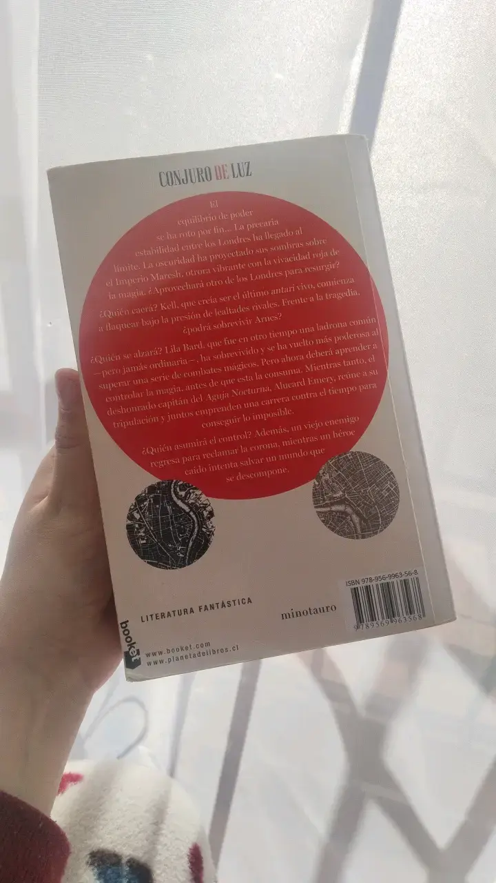 Libro Conjuro de Luz de V.E. Schwab - 3