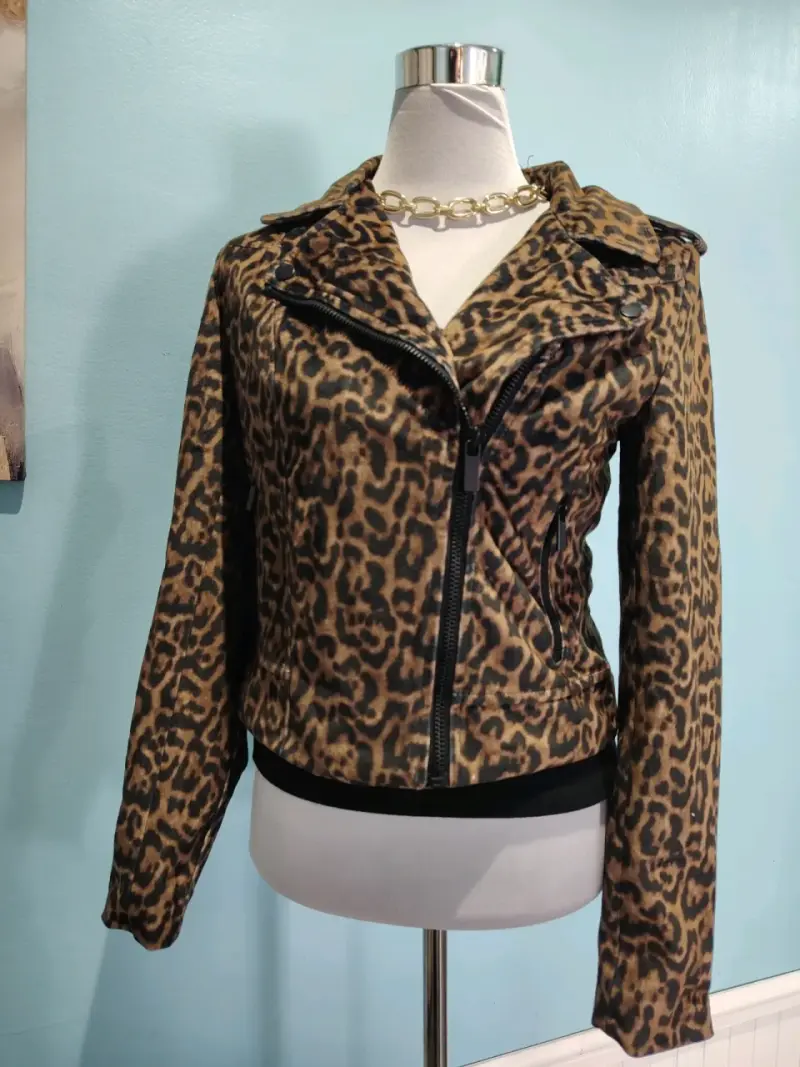 Chaqueta Y2K biker animal print marca BEBE talla M - 1