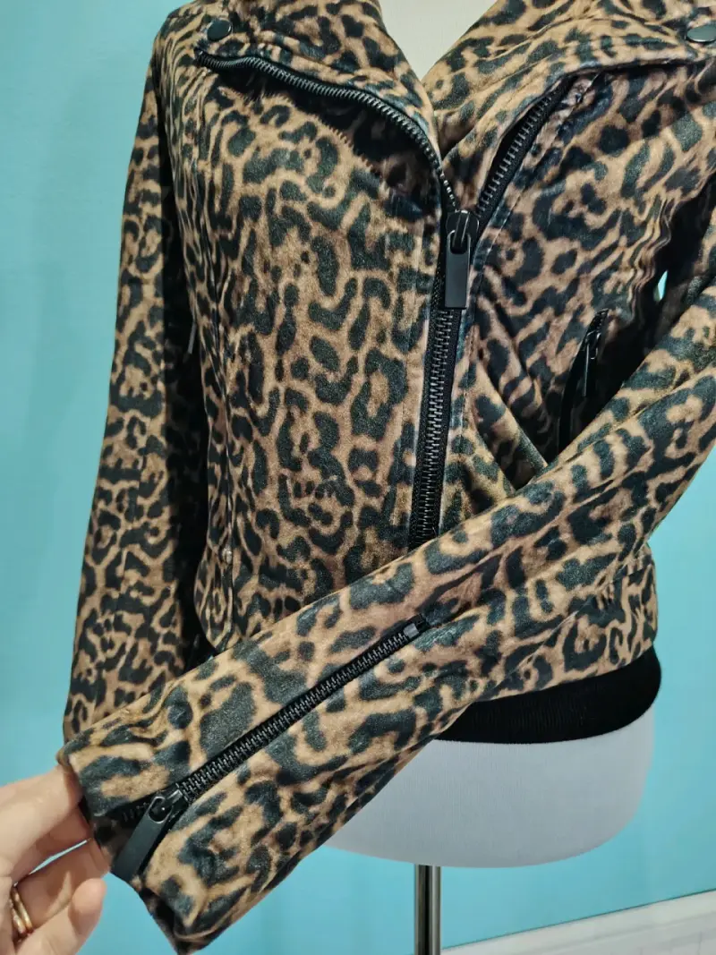 Chaqueta Y2K biker animal print marca BEBE talla M - 2