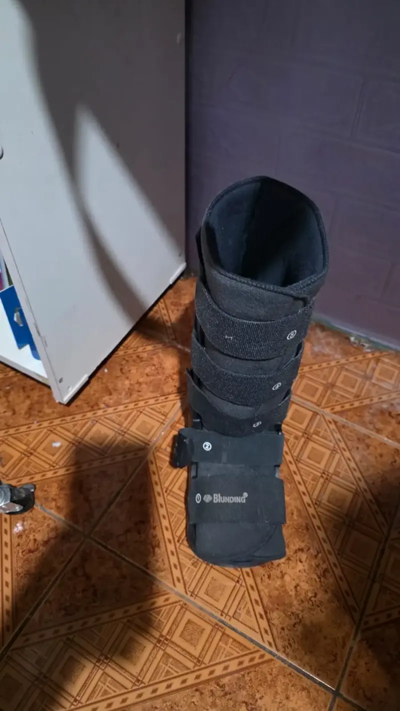 Bota ortopédica Blunding negra ajustable - 1