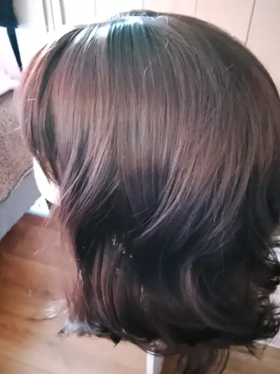 Peluca de cabello sintético castaño ondulado - miniatura 2