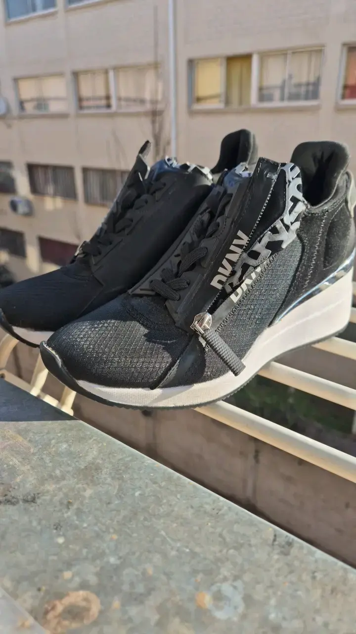 Zapatillas negras DKNY con plataforma - 1